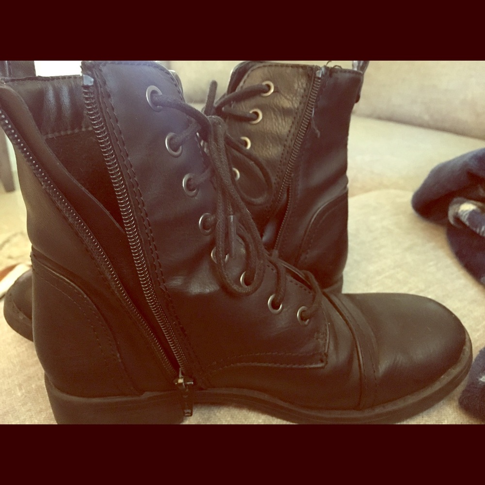 Combat boots